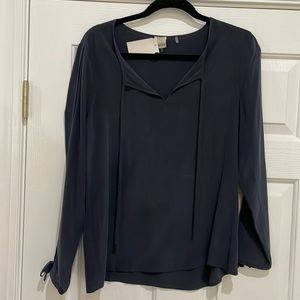 Ecru navy silk blouse size medium